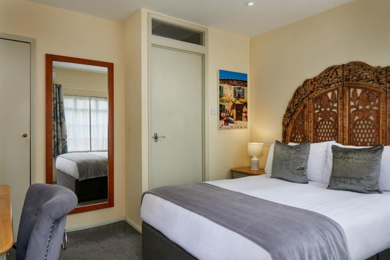 Small Double Room,1322984290:JPEG