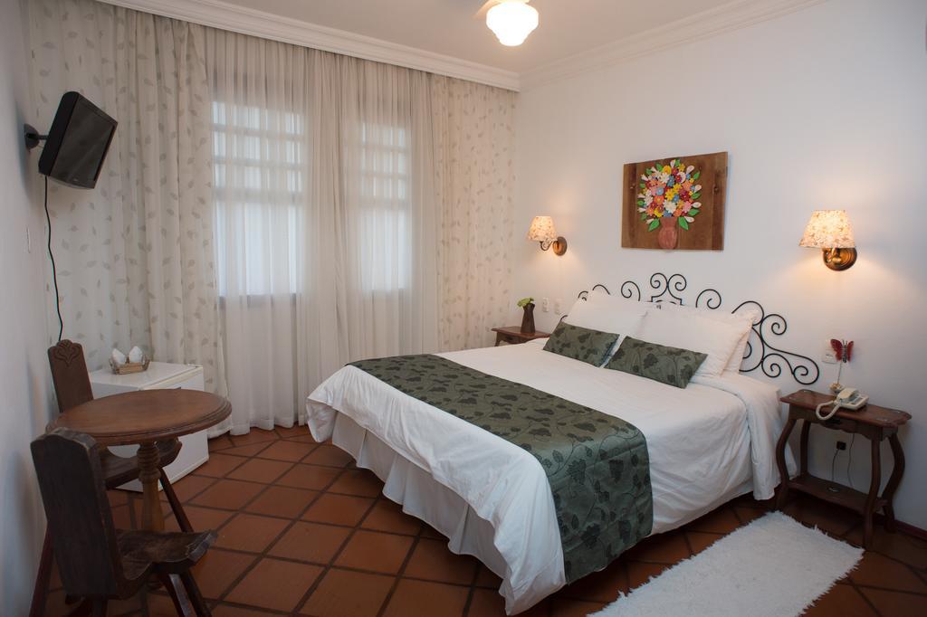 Deluxe Double Room Air Conditioning King-size Bed View,132361296:JPEG