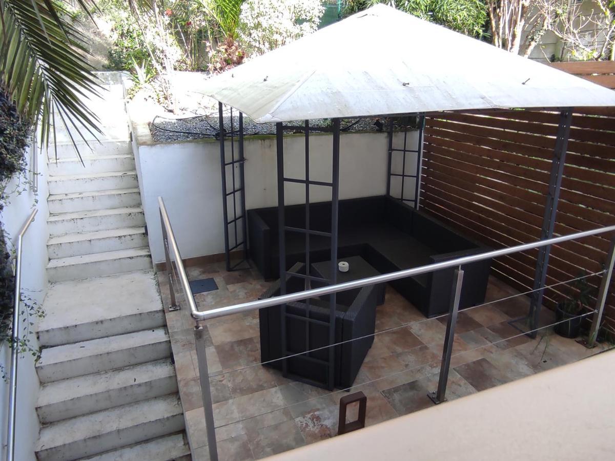 Deluxe Queen Room private patio bathroom