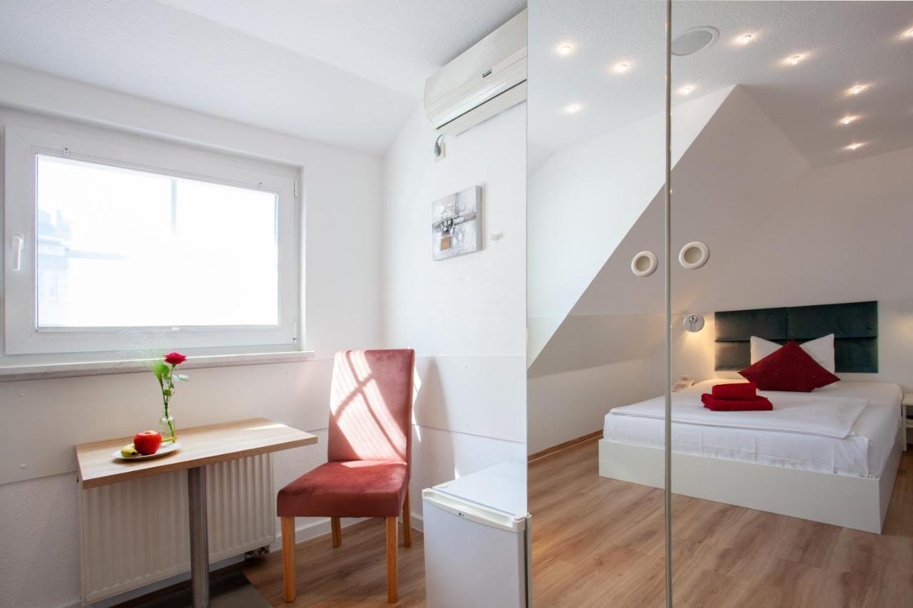 Standard Double Room Bathtub