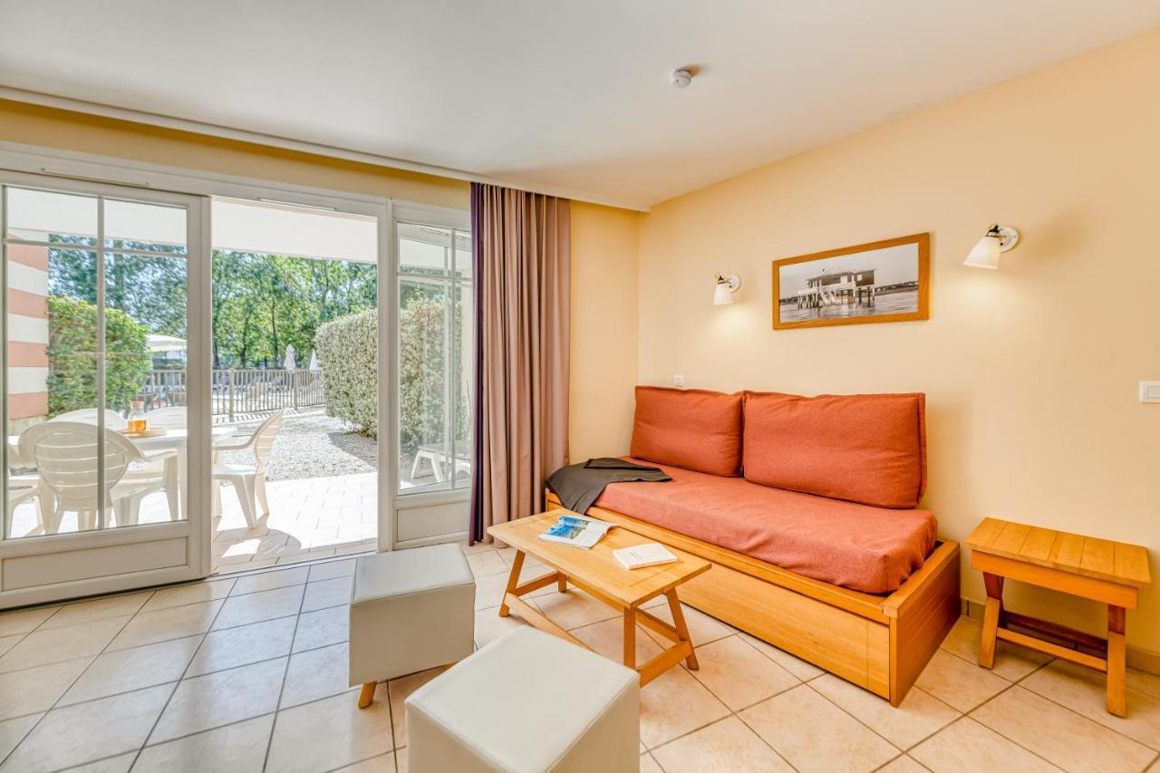 One-Bedroom Apartment Sleeping Alcove Terrace or Balcony Pool View,1323949120:JPEG