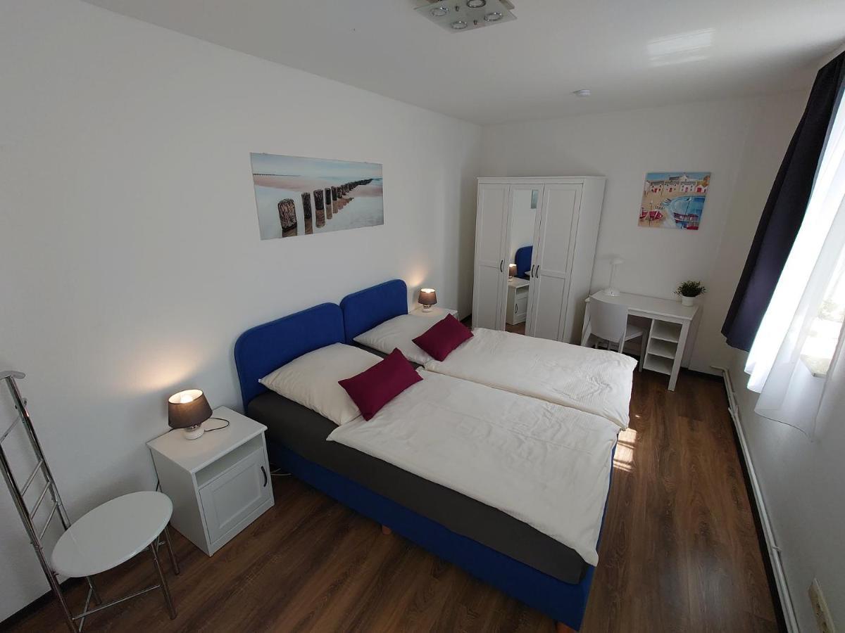 Double room separate living room