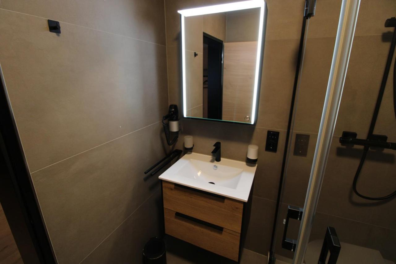 Large Double Room,1327812665:JPEG