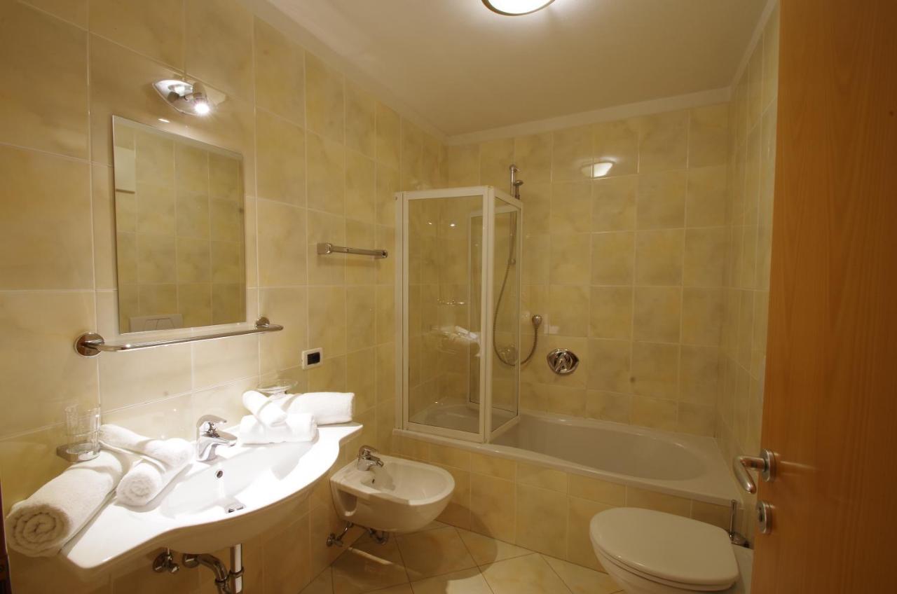 One-Bedroom Apartment,631955346:JPEG