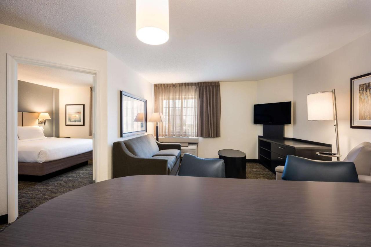 One-Bedroom Queen Suite,1325504290:JPEG
