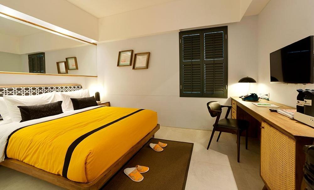 Deluxe Queen Room