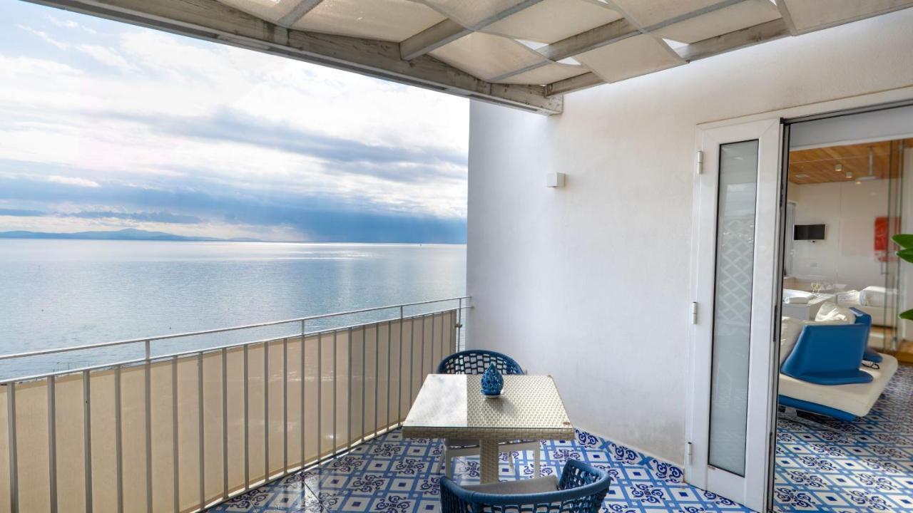 Sea View Suite Terrace,1329564122:JPEG