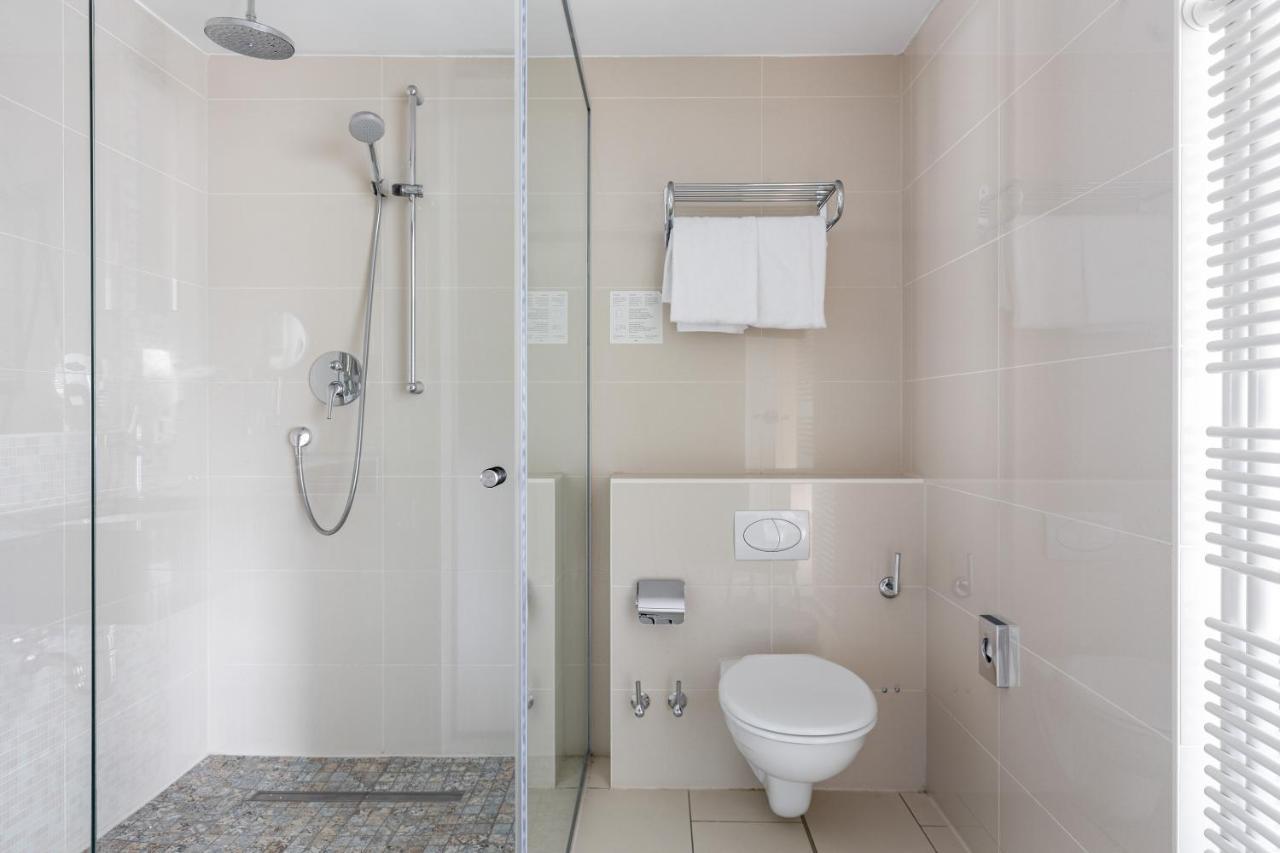 Medium Studio Kitchenette