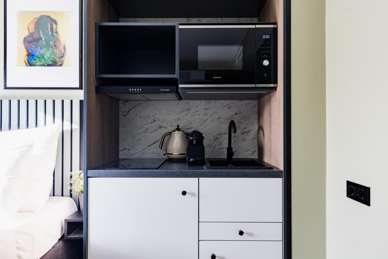 Medium Studio Kitchenette