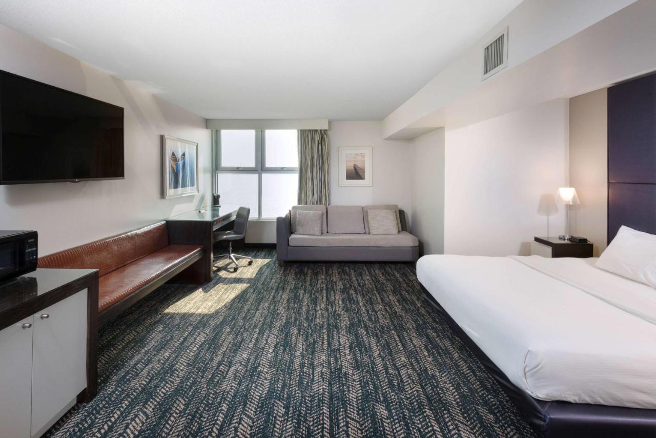 King Room with Lake Front View -  Non-Smoking