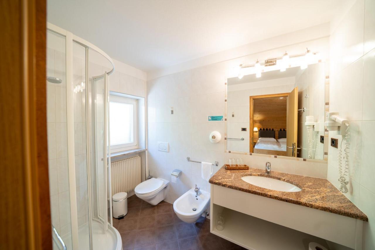 Triple Room Shower