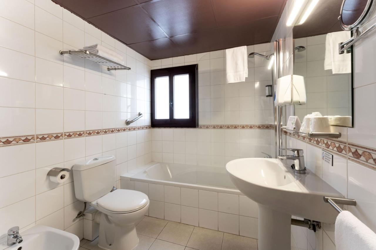 Twin Room,1327990115:JPEG