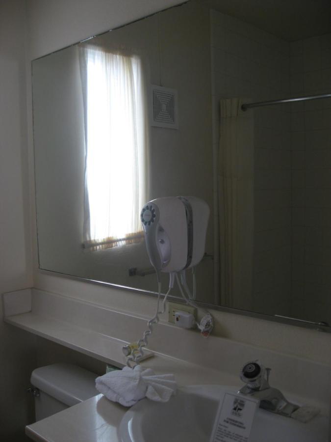 Petite King ADA Hearing & Visually Impaired 210 Sq FT