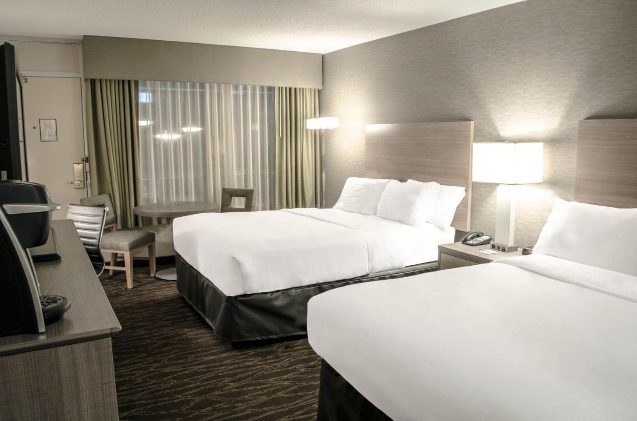 Standard Queen Room Two Queen Beds Pool View