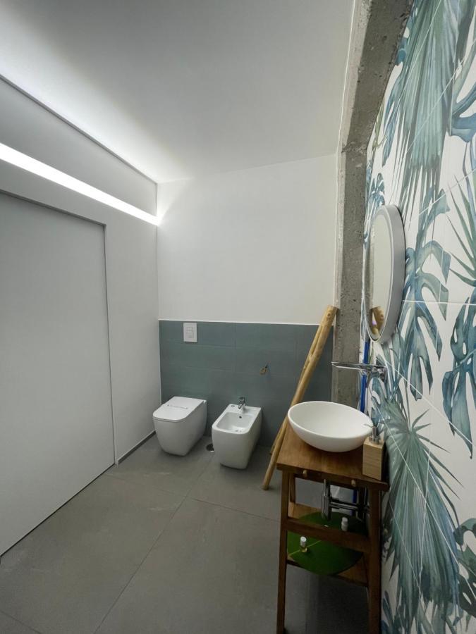 Deluxe Double Room Shower