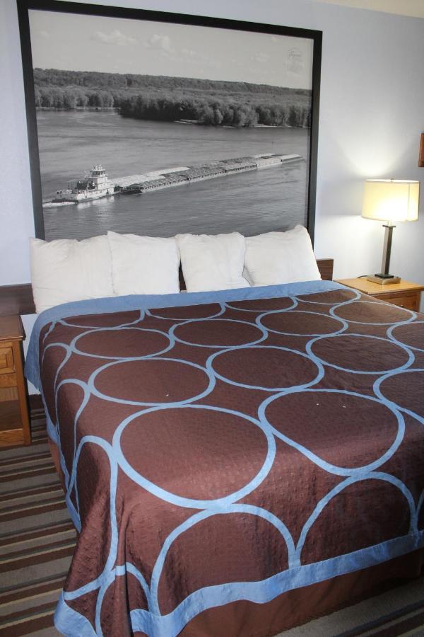 King Room with Bath Tub - Mobility Accessible/Non-Smoking