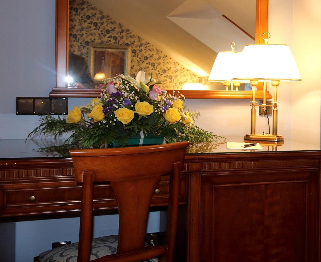 Deluxe Suite with Spa Bath,1329098798:JPEG