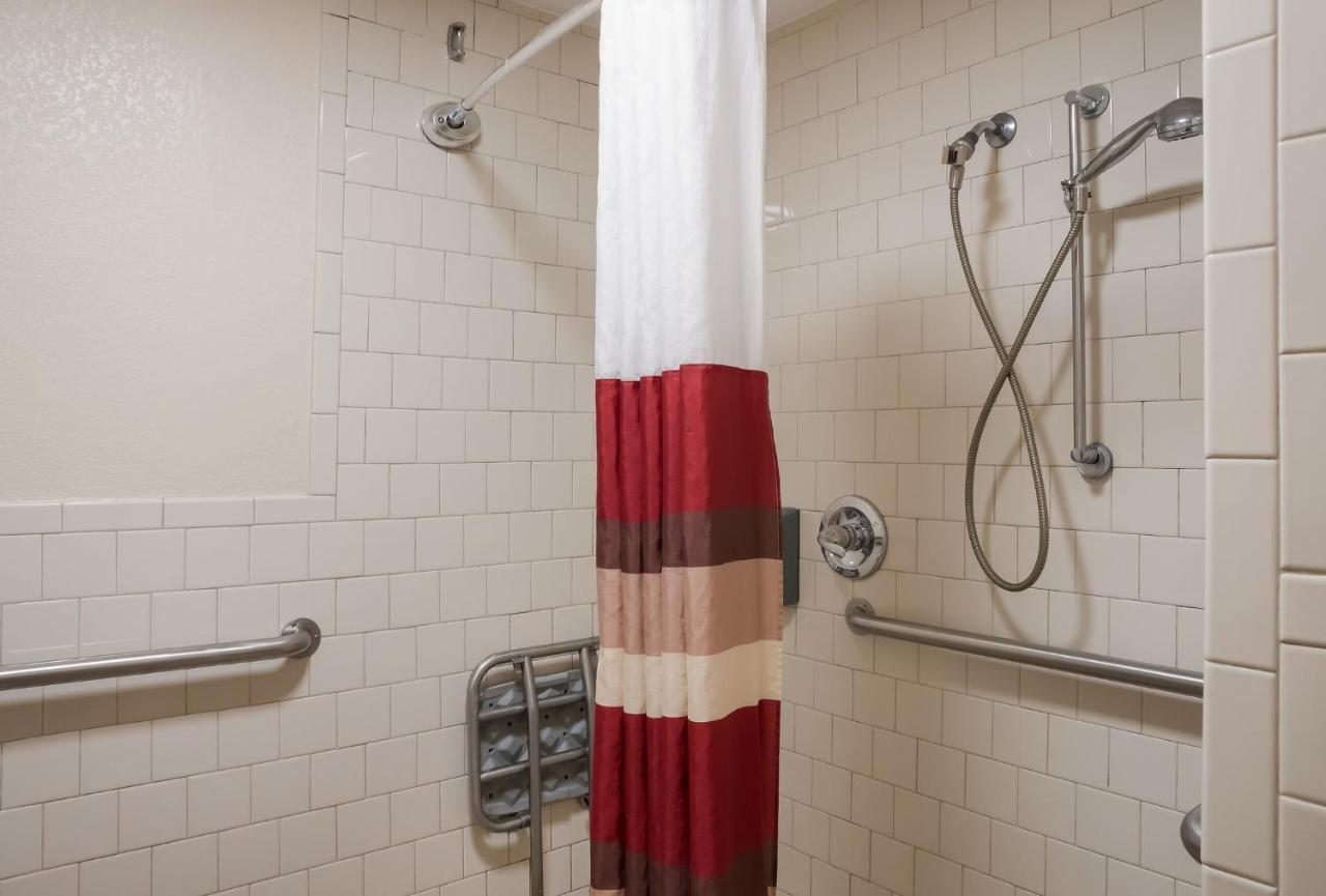 Superior King Room Disability Access Roll Shower Non-Smoking