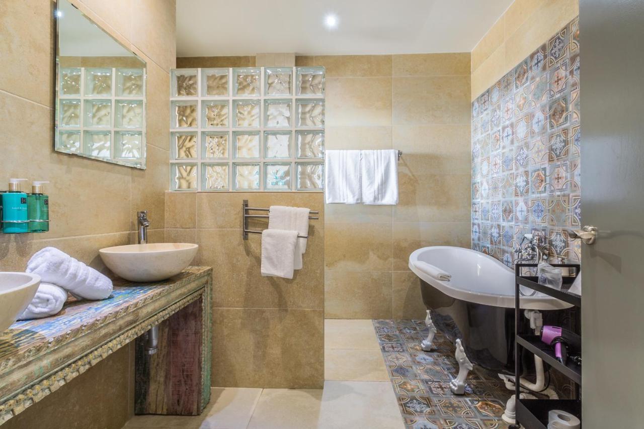 Twin Room Bath