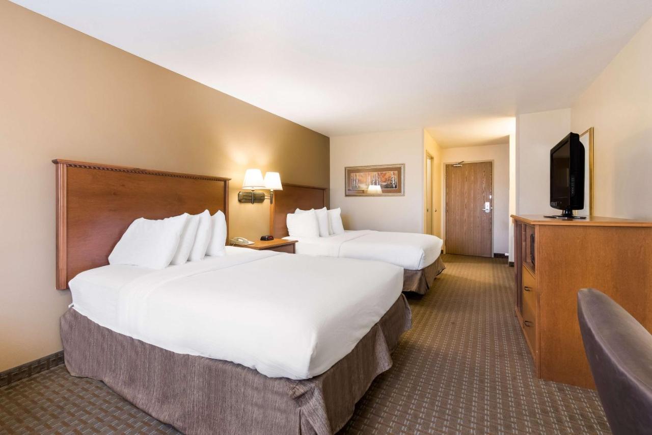 Queen Suite with Two Queen Beds - Tower/Non-Smoking