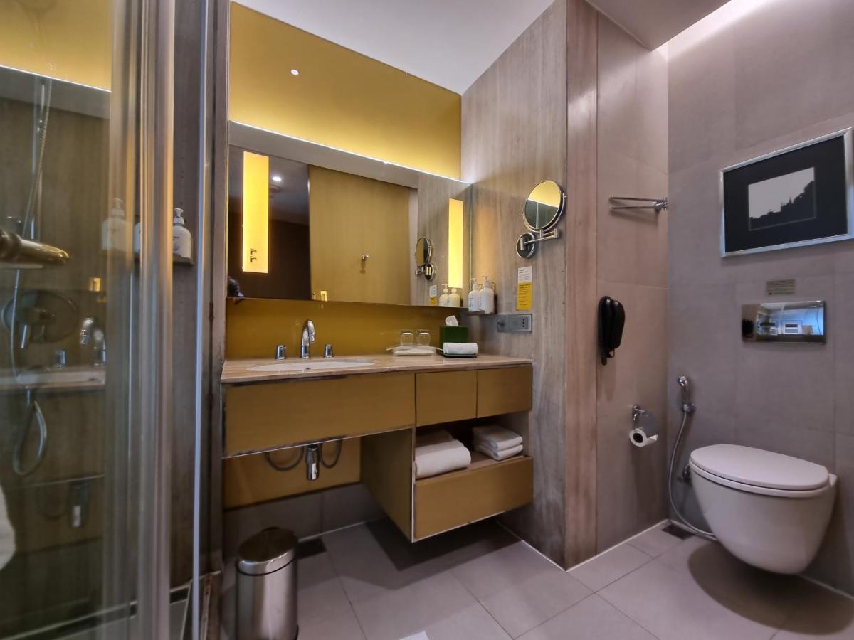 Standard Zimmer mit 1 Kingsize-Bett und Poolblick – Nichtraucher