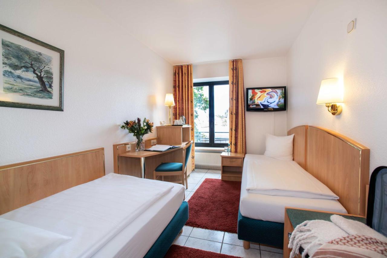 Twin Room,1621415654:JPEG
