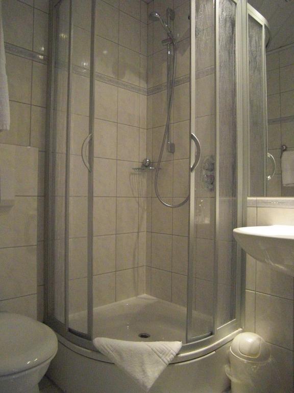 Standard Double Room,216093281:JPEG