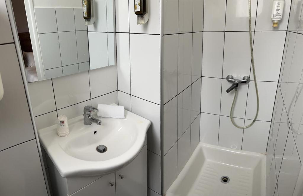 Standard Single Room,1330729145:JPEG