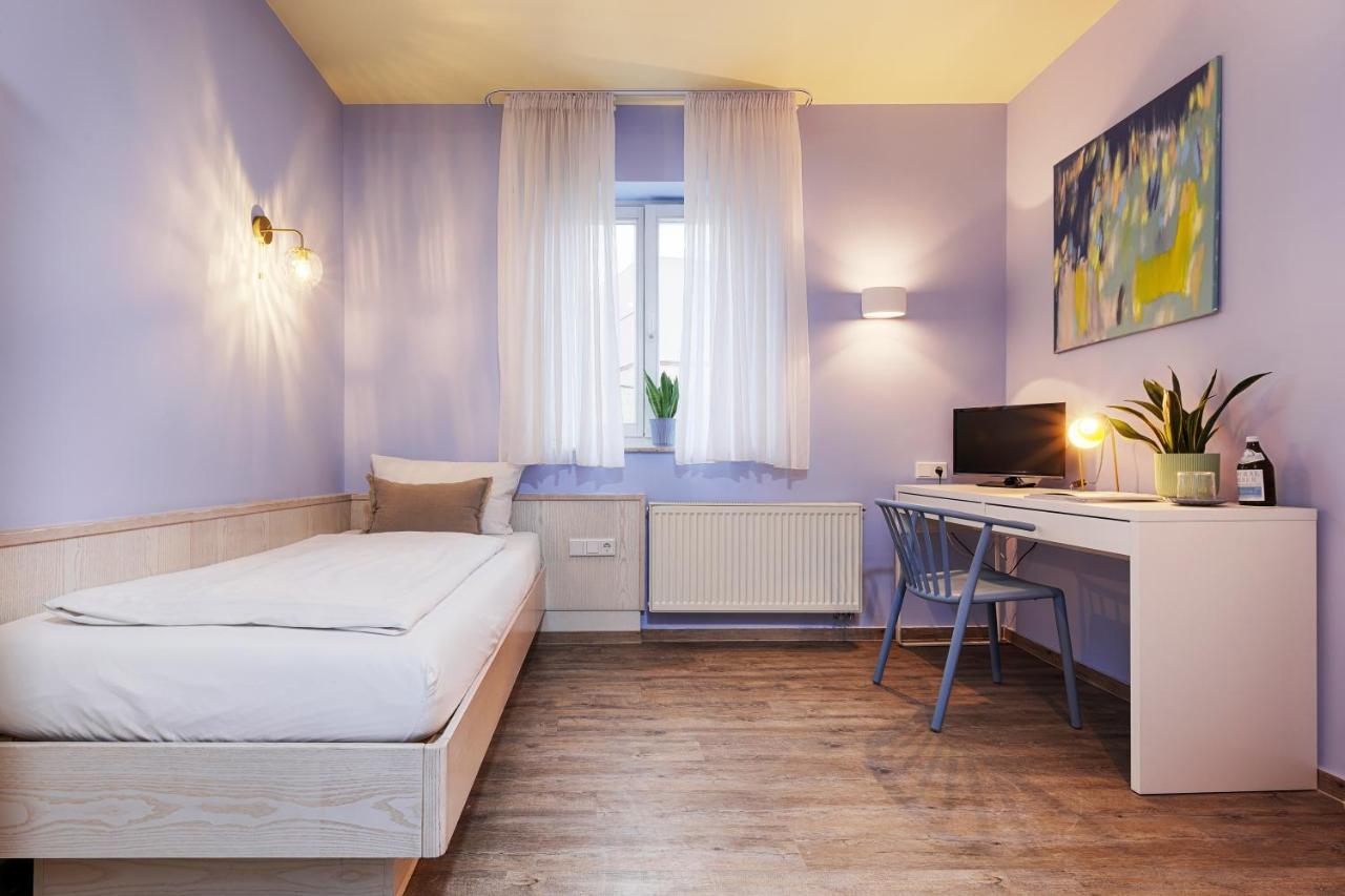 Single Room,1330792883:JPEG