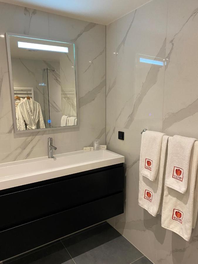 King Suite Spa Bath