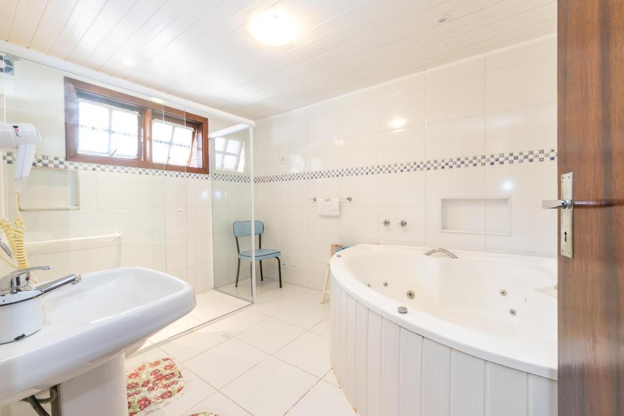 Luxury Suite Spa Bath