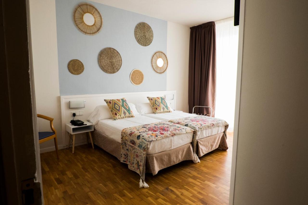Double or Twin Room,1333135760:JPEG