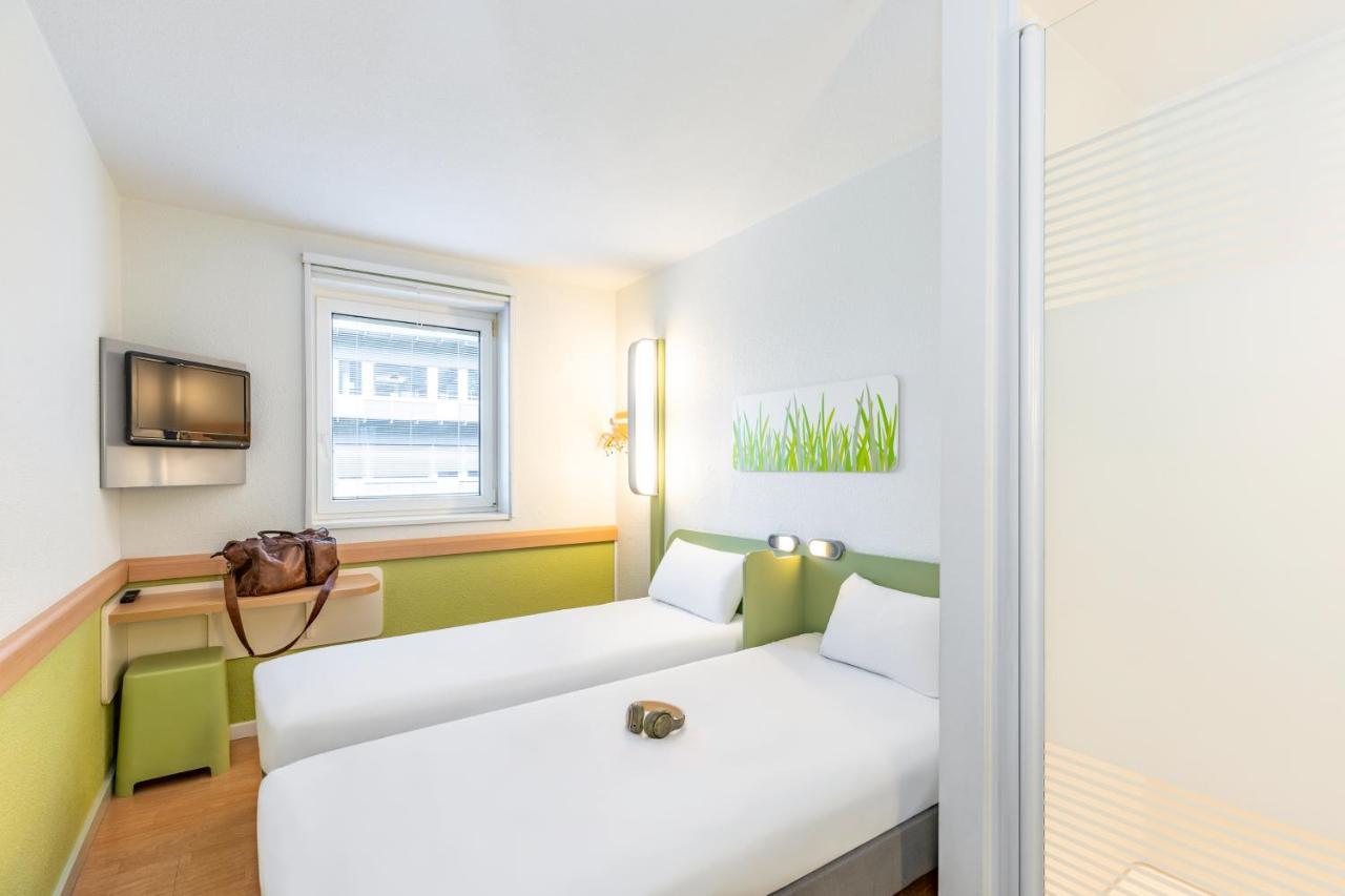 Twin Room,1333681400:JPEG