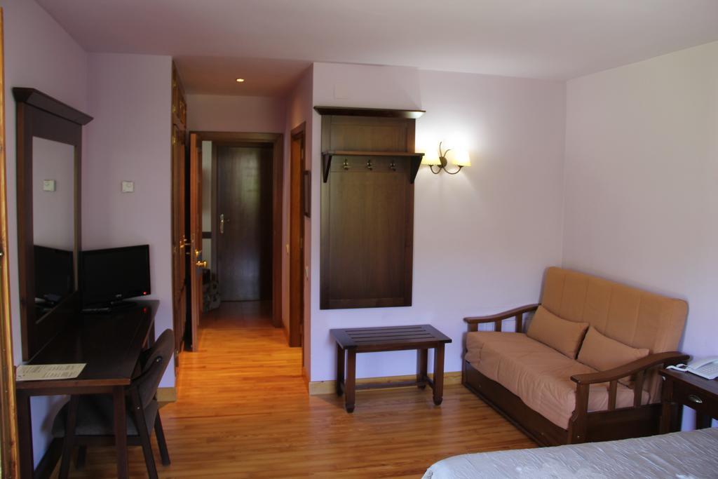 Basic Triple Room