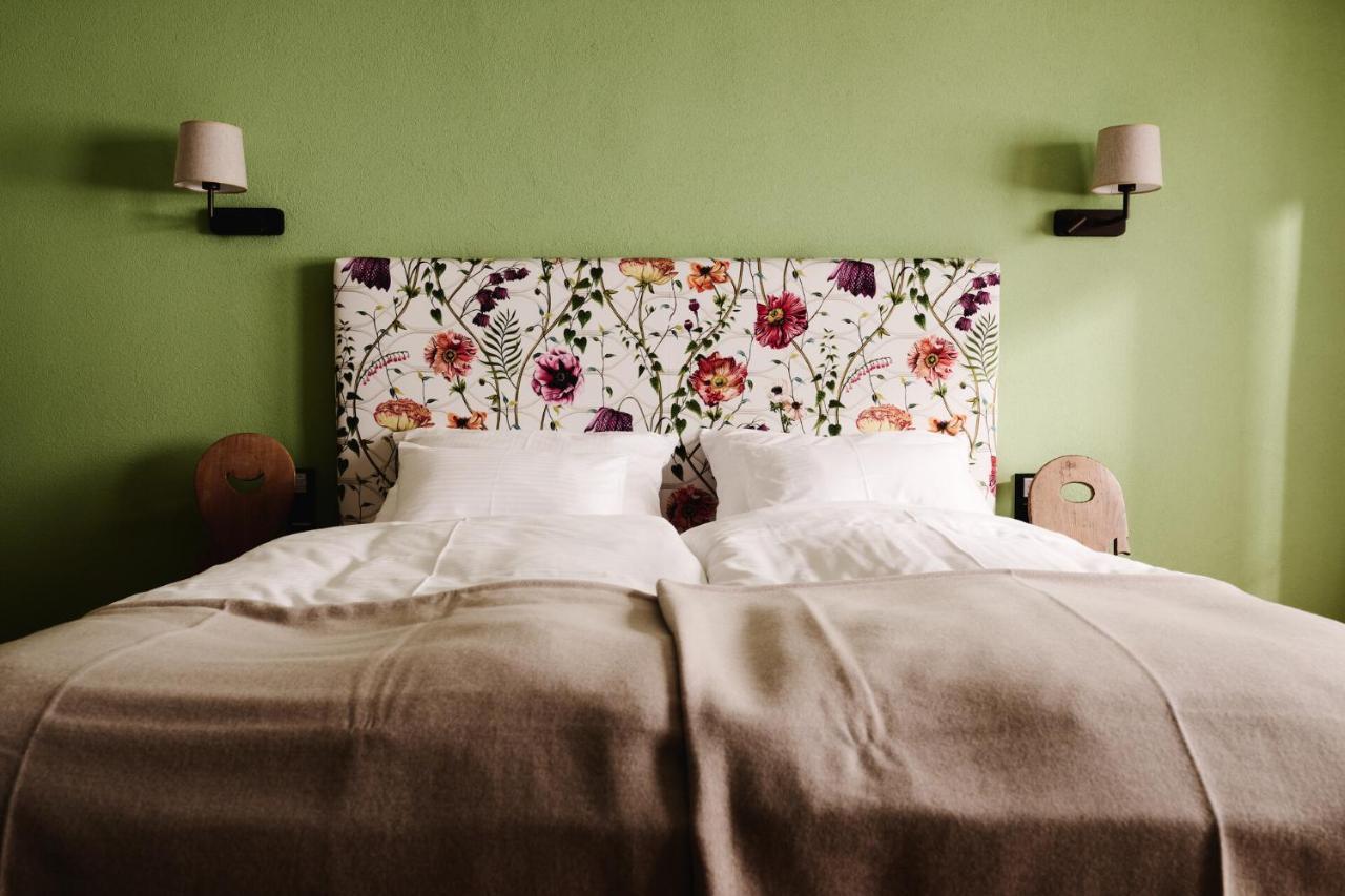 Large Double Room,1334065991:JPEG