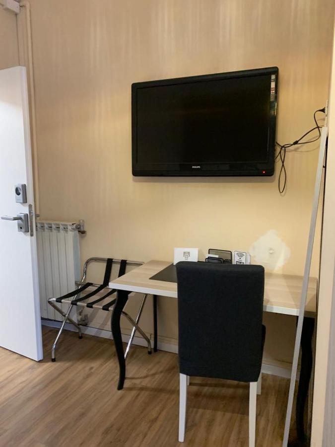 Double or Twin Room Private Bathroom