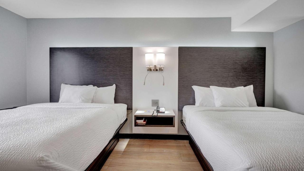 Queen Room Two Queen Beds Non-Smoking