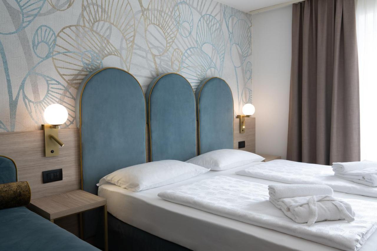 Double Room with Balcony,1334539310:JPEG