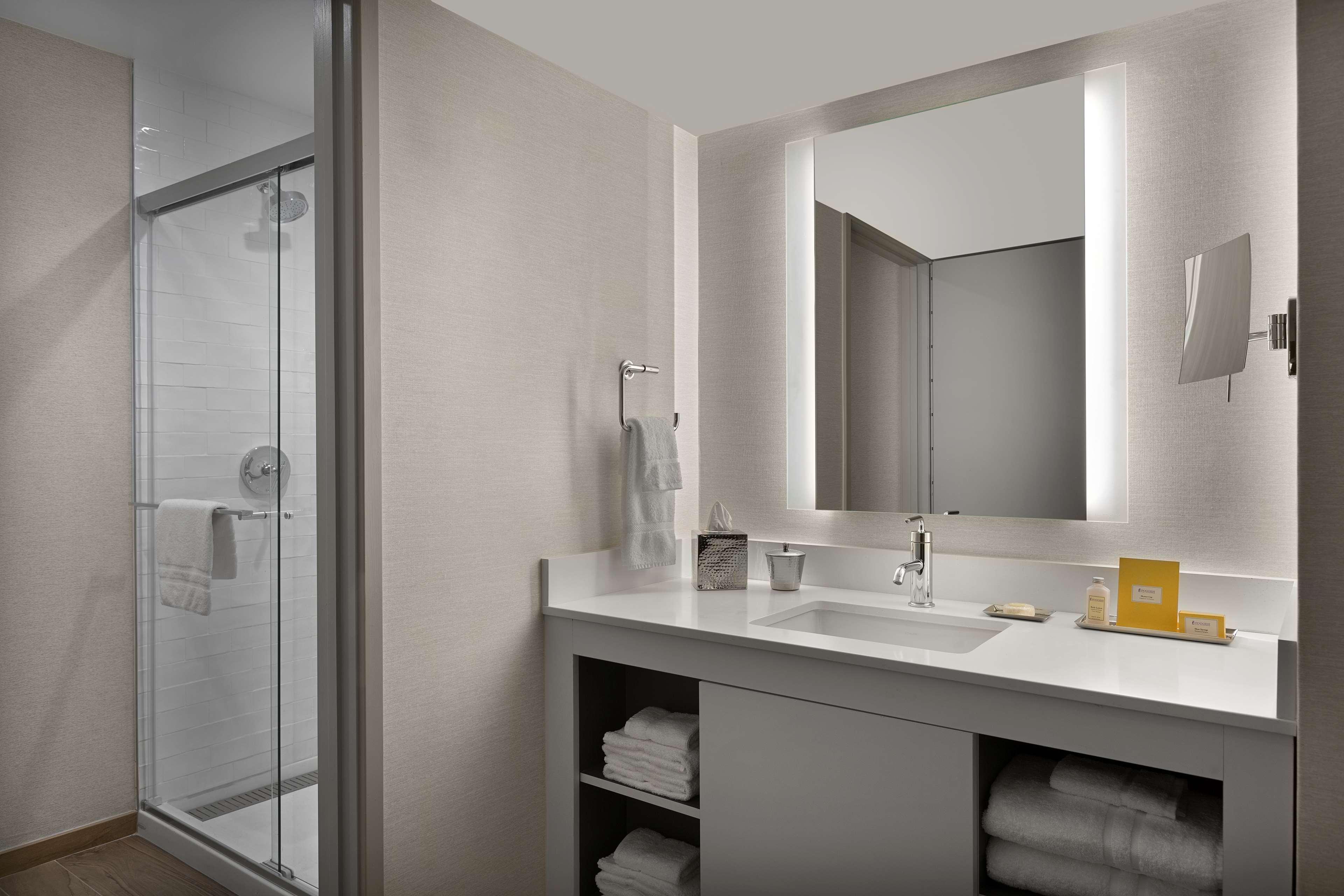 Deluxe Junior Suite,1336213538:JPEG