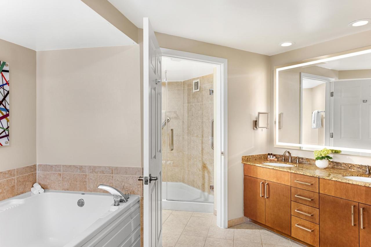 Two-Bedroom Villa with Roll-In Shower and Balcony - Lake View - Mobility Accessible