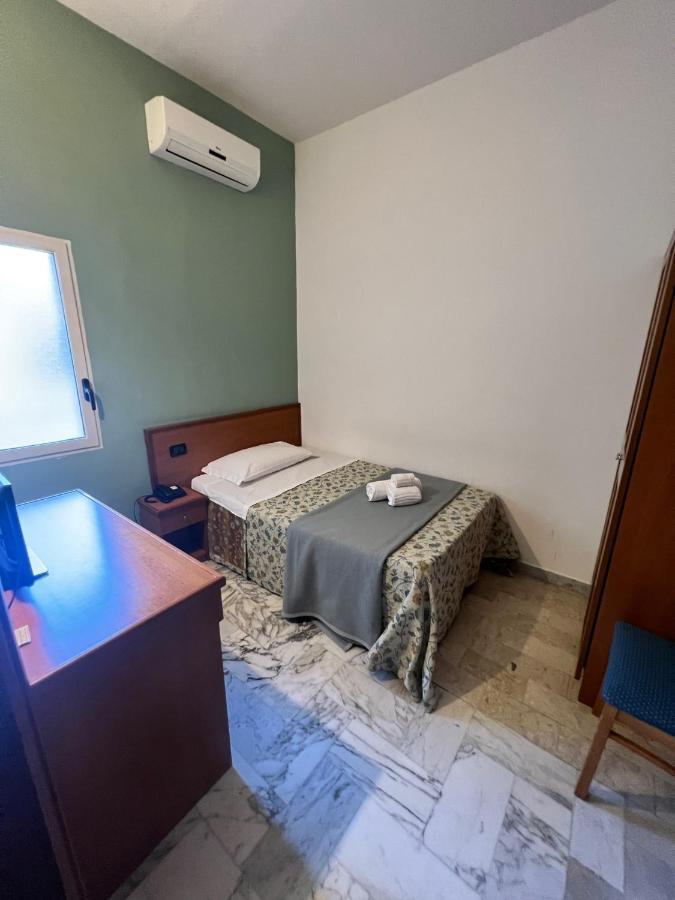Single Room,786303192:JPEG