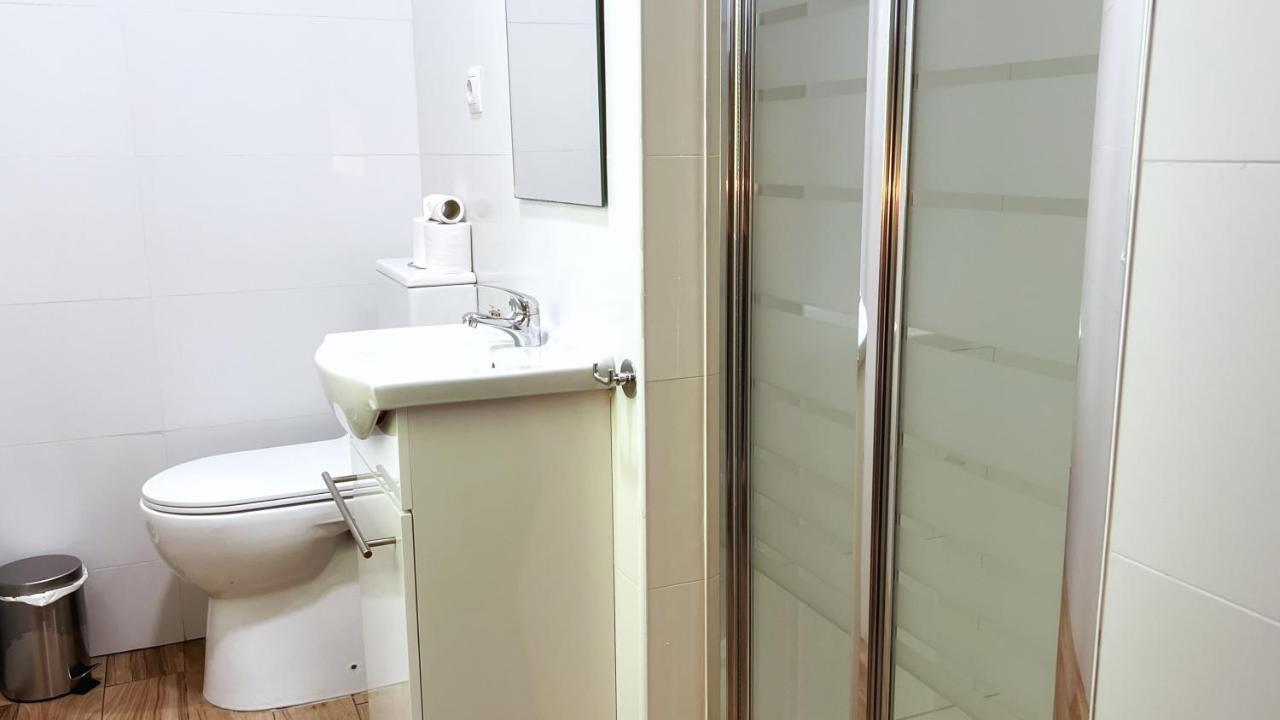 Single Room Private Bathroom,1337326364:JPEG