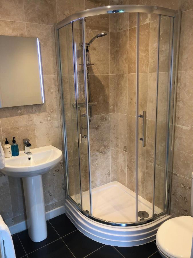 Quadruple Room Shower