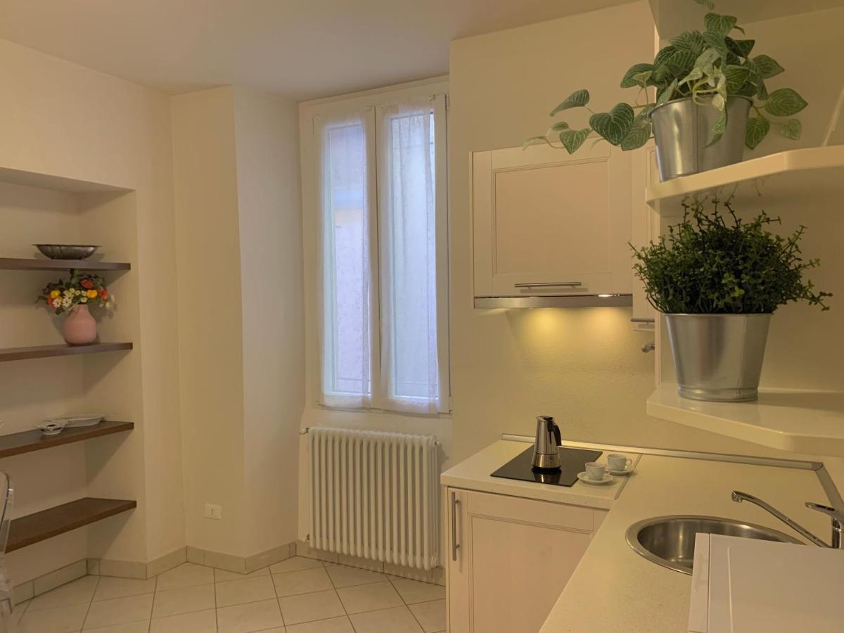 Small One-Bedroom Apartment,1339427165:JPEG