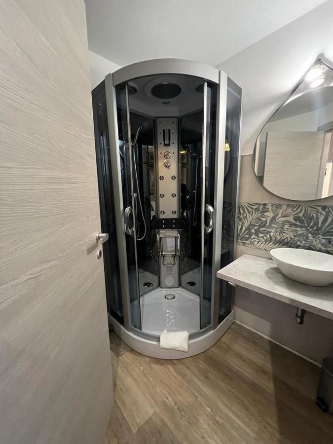 Double or Twin Room Private Bathroom
