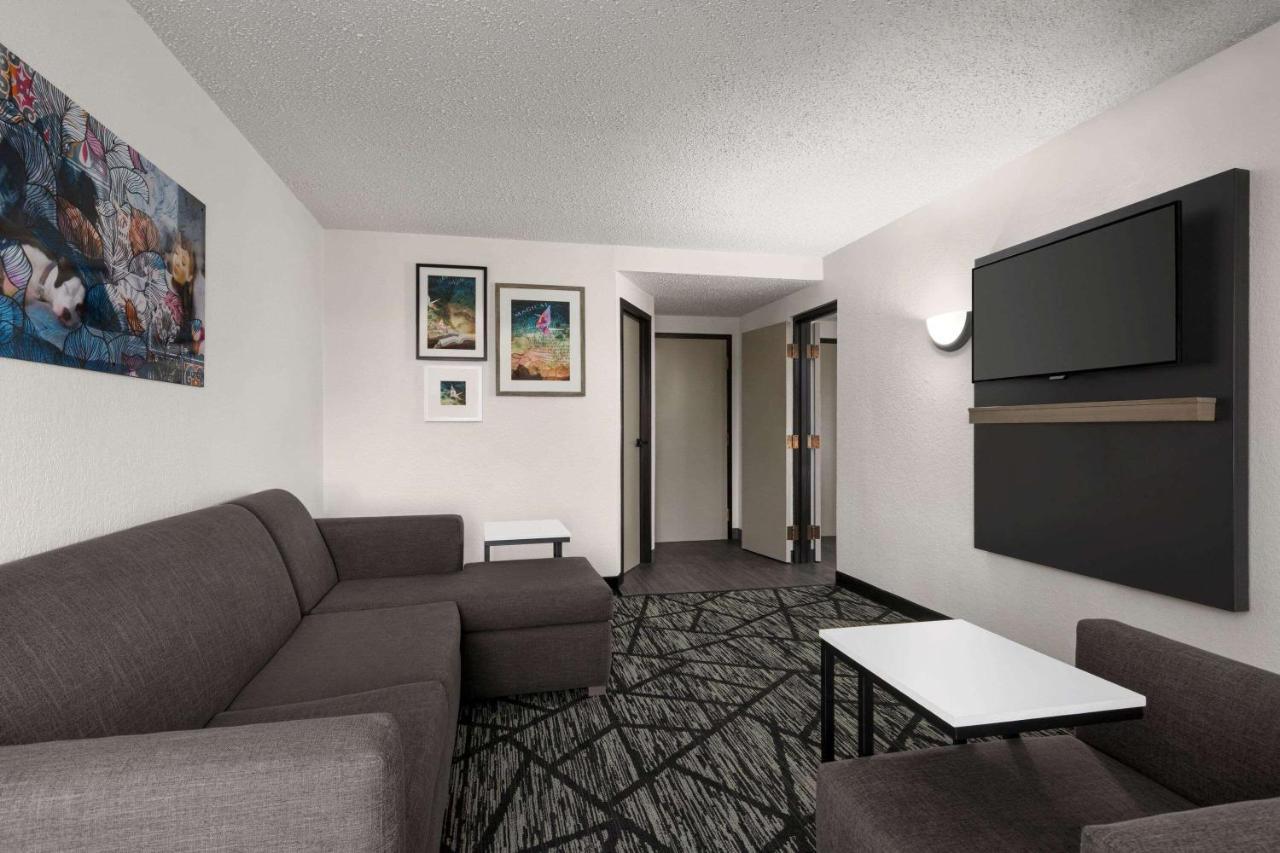 One-Bedroom Suite with Two Double Beds - Non-Smoking