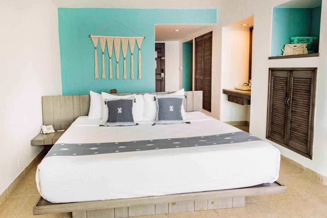 Deluxe King Room Ocean View