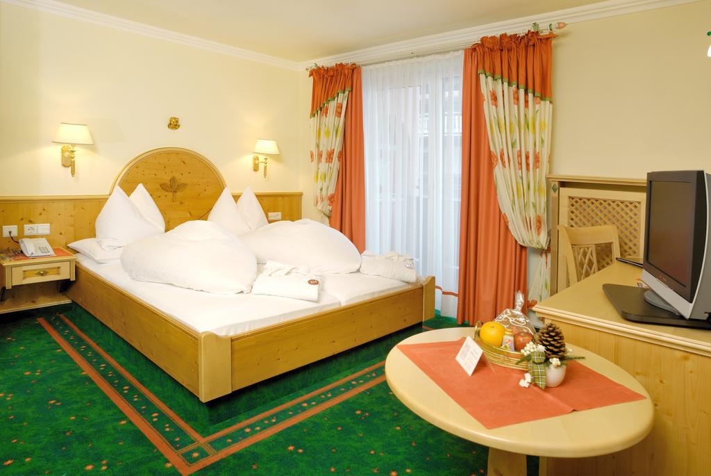 Standard Double Room,744111322:JPEG