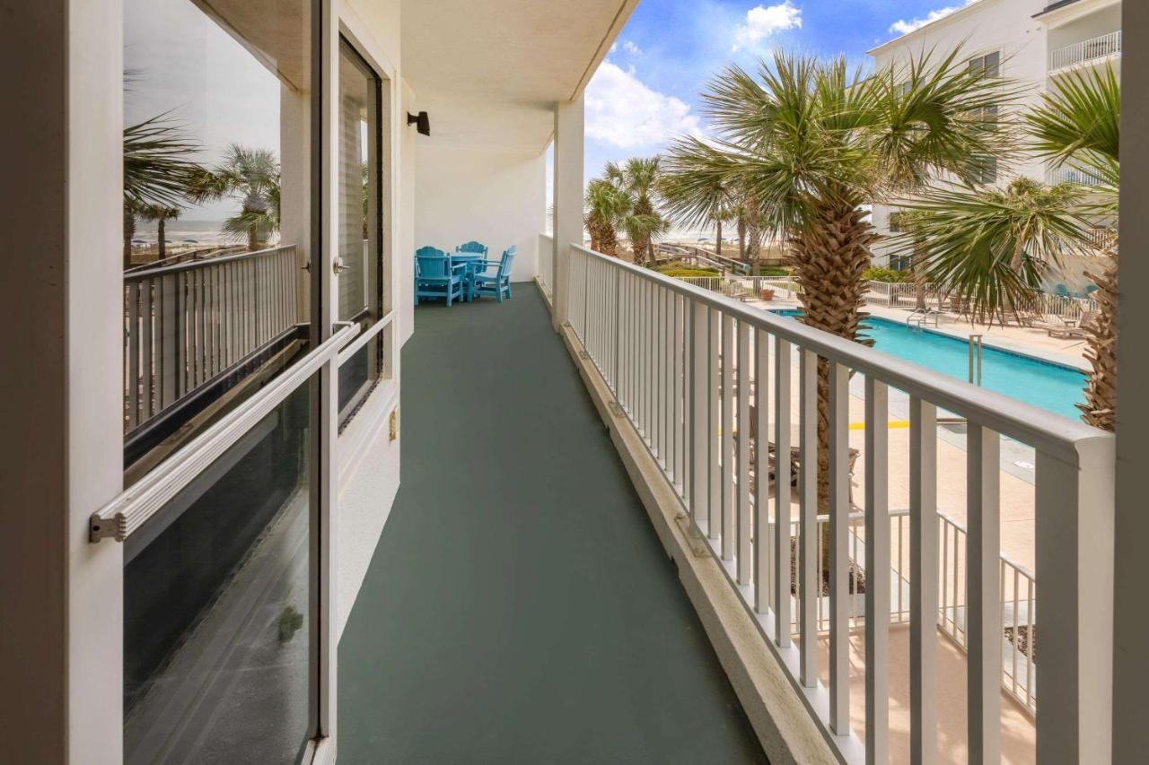 Three-Bedroom Apartment with Ocean View - Non-Smoking