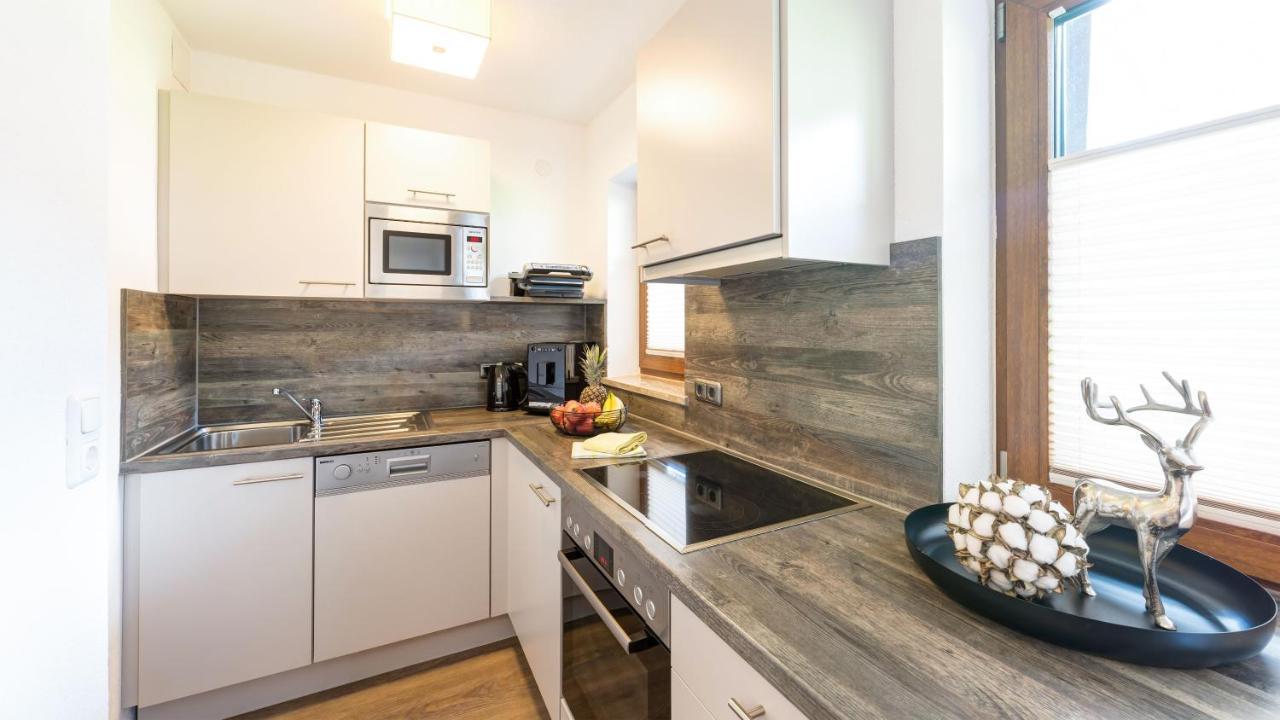 Classic Two-Bedroom Apartment Balcony,1341886919:JPEG